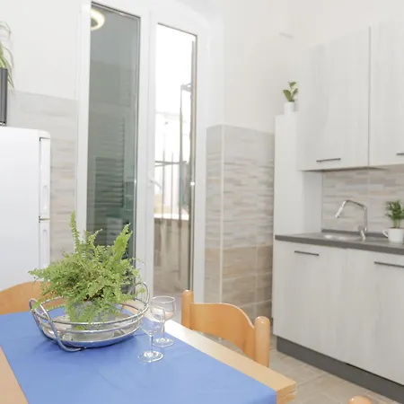 Patio - 1000 Mbps - King Size Bed - Self Check-in Apartman Genova